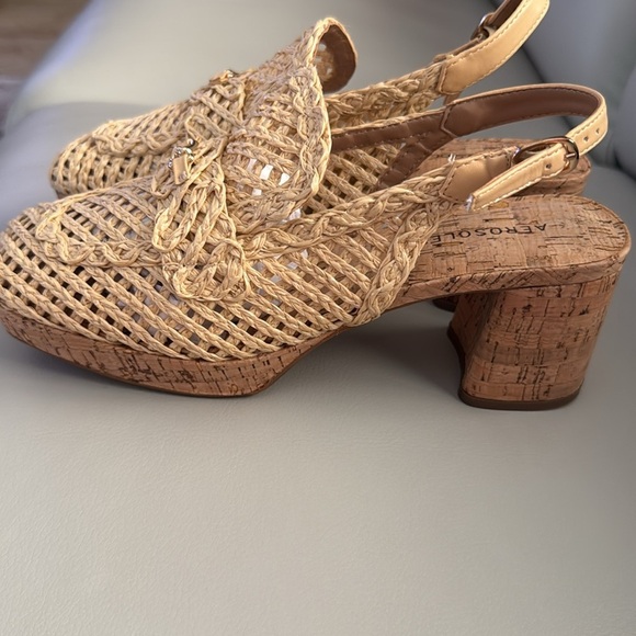 NWOB AEROSOLES Women's Santiago Raffia Platform Pumps - Picture 5 of 8